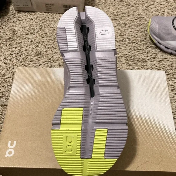 Brand New On running Cloudtech - Picture 3 of 4